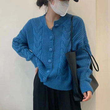 Damen Grobstrickpullover mit Knopfleiste und elegantem Zopfmuster EB