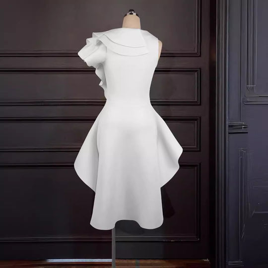 Damen Kleid mit asymmetrischem Rüschendesign EB