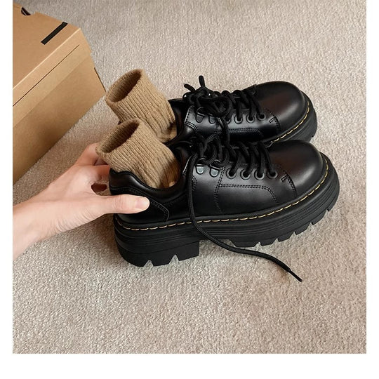 Damen Chunky Schnürschuhe mit rutschfester Profilsohle und stilvollem Design EB