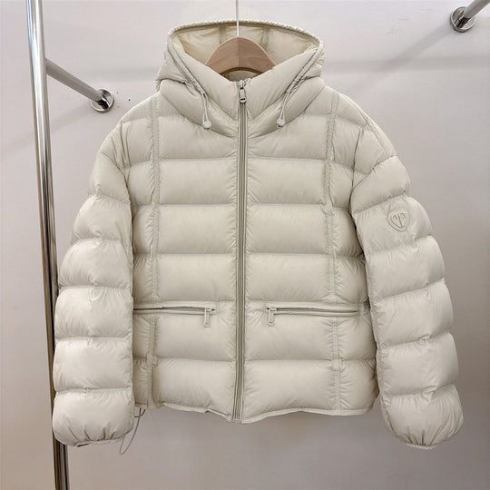 Damen nan kurz geschnittene Thermo-Steppjacke mit Kapuze, Reißverschlusstaschen und elastischen Bündchen EB