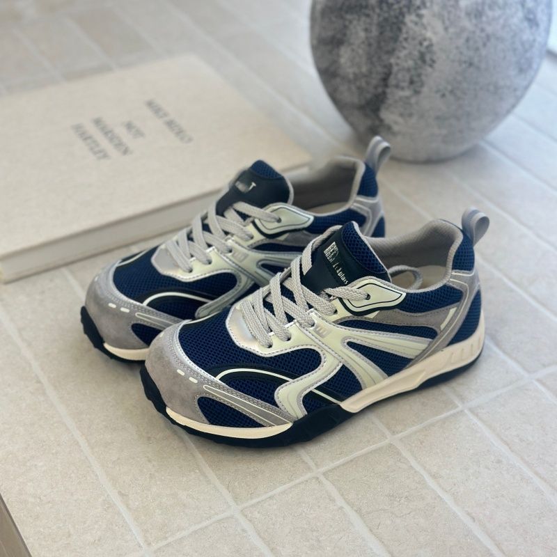 Damen sportliche Sneakers im modernen Design EB