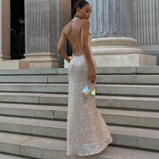 Damen Glitzerndes Abendkleid mit hohem Kragen und figurbetonter Silhouette EB