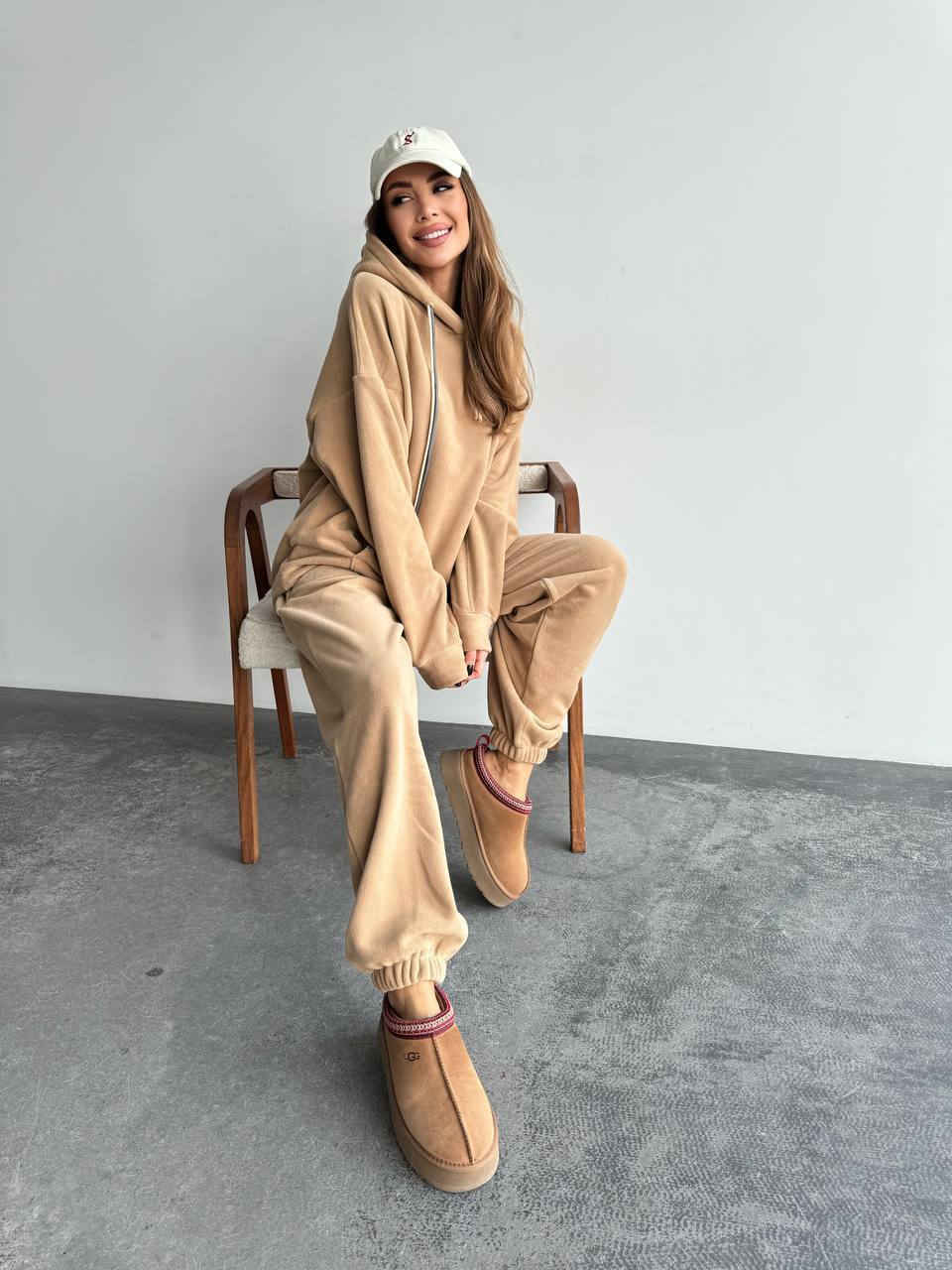 Damen Oversize-Fleece-Hoodie mit Kapuze und taillierter Tapered-Jogginghose EB