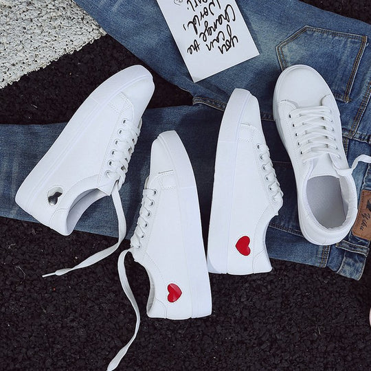 Damen Minimalistische Low-Top Sneaker mit glatter Kunstlederoptik und komfortabler Gummisohle EB