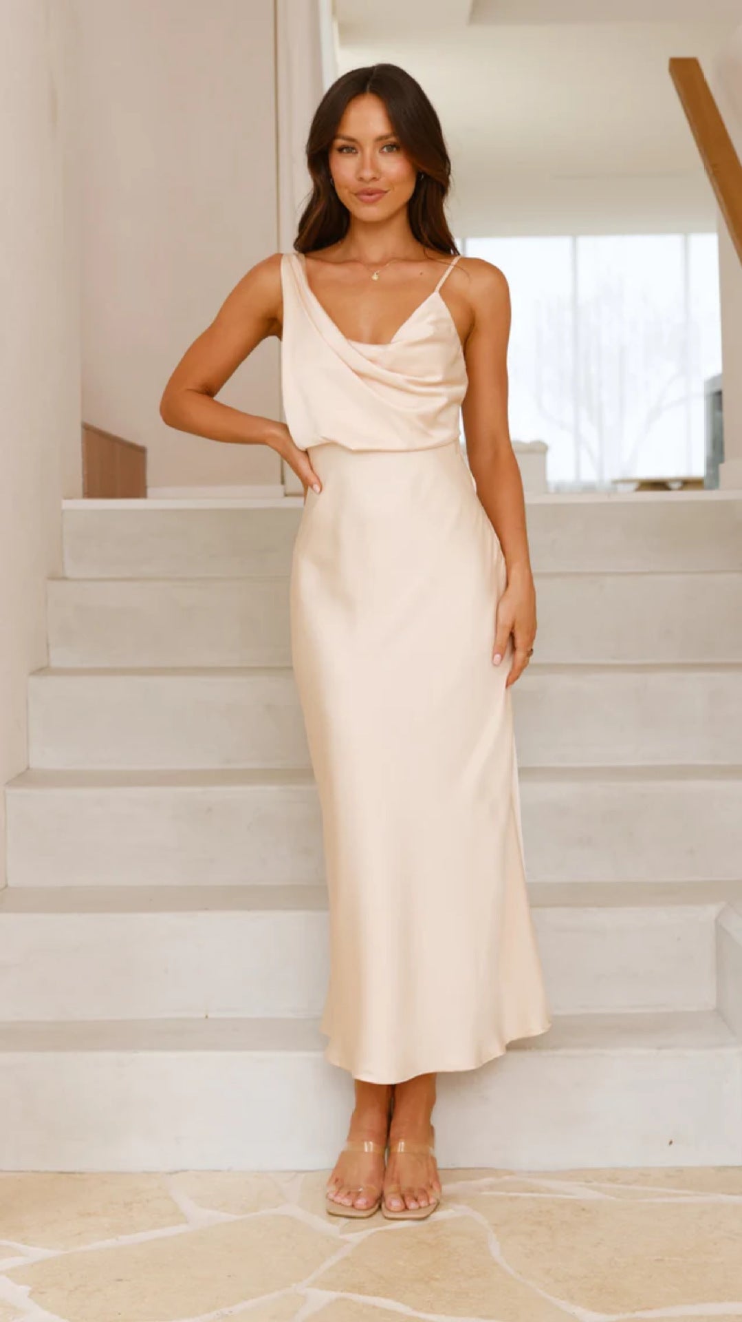 Damen Elegantes Maxikleid mit drapiertem Oberteil und schmaler Silhouette EB