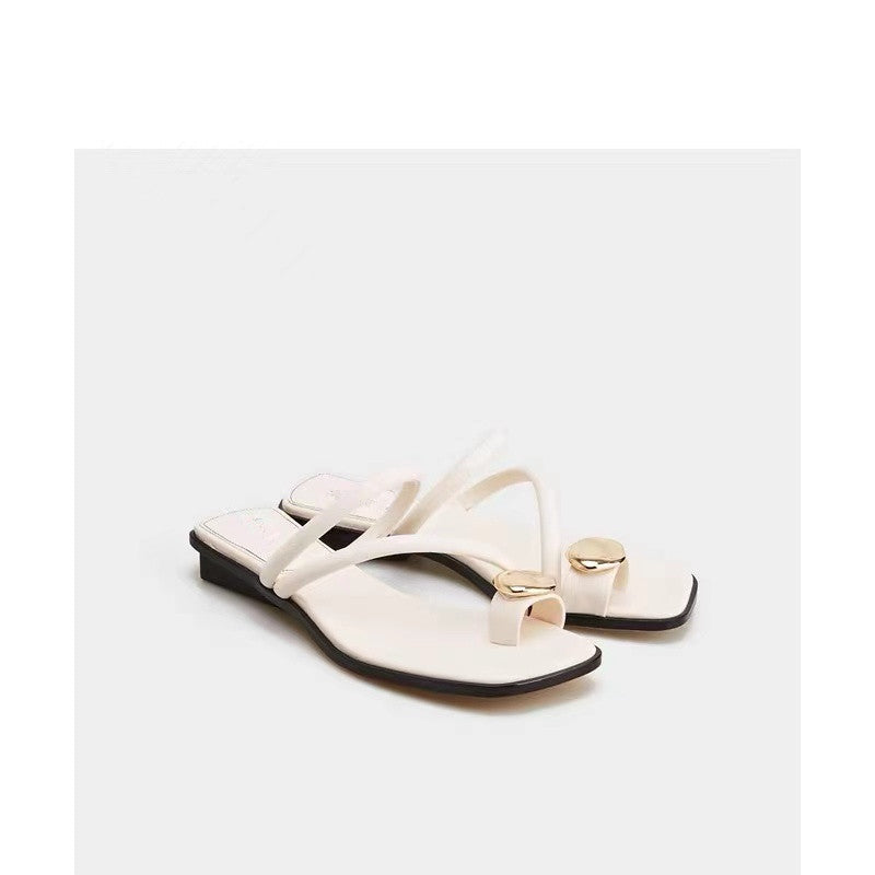 Damen Elegante Zehensteg-Sandalen mit geschmeidigem Riemendesign und luxuriösem Akzent EB