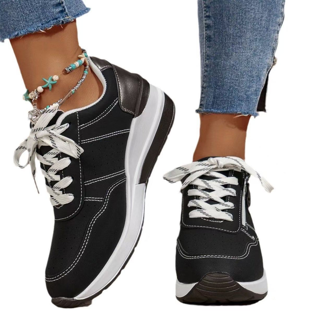 Damen sportive Plateau-Wedgesneaker mit seitlichem Zipper, perforiertem Nubuklook und dämpfender EVA-Sohle EB
