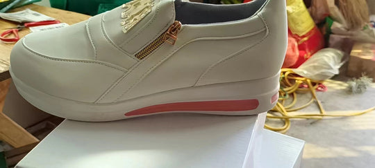 Damen  Slip-On Keilsneaker mit dekorativem Reißverschluss, gepolstertem Memory-Fußbett und profilierter Plateausohle EB