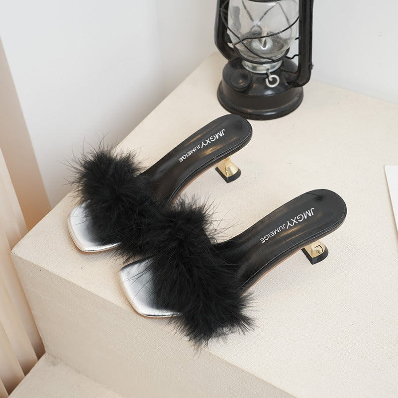 Damen Glamouröse Pantoletten mit Schmuckdetails und flauschiger Applikation EB