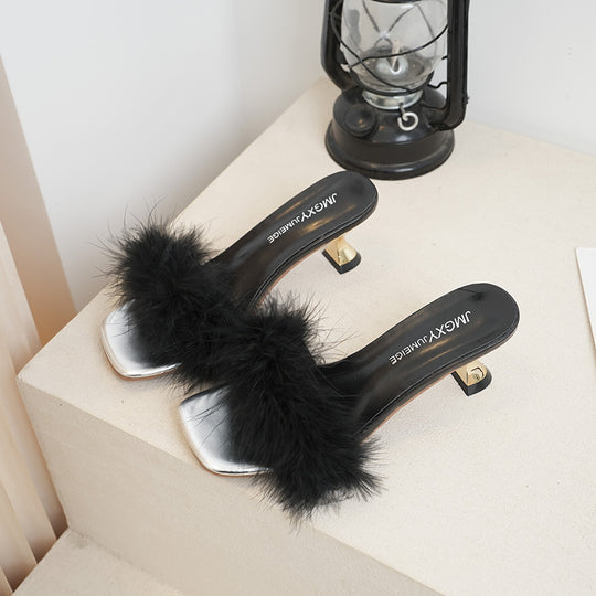 Damen Glamouröse Pantoletten mit Schmuckdetails und flauschiger Applikation EB