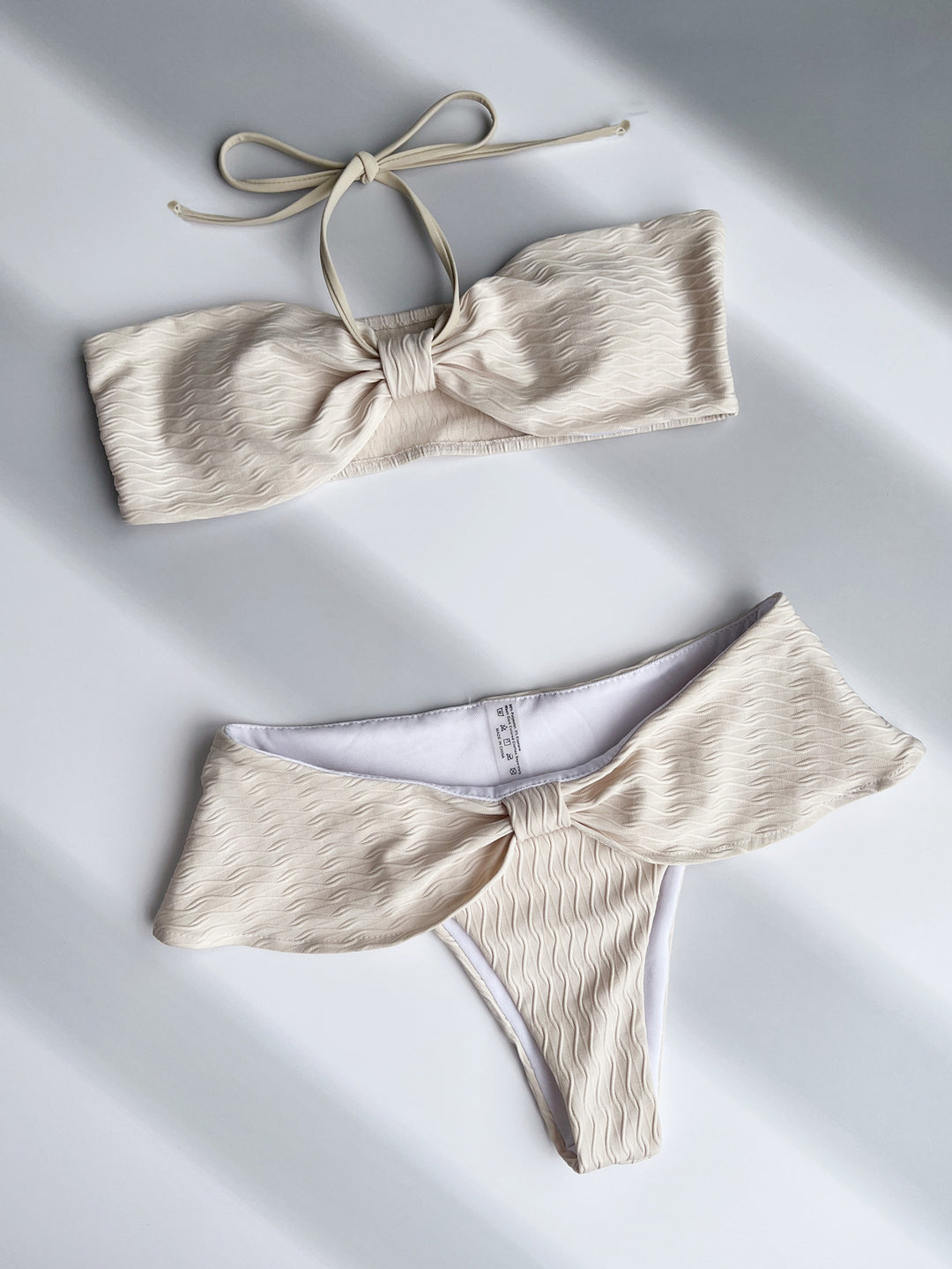 Damen Bandeau-Bikini mit raffinierten Rüschen EB