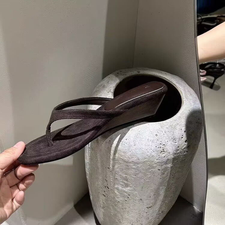 Damen elegante Zehentrenner-Pantoletten mit komfortabler Absatzhöhe und modischem Design EB