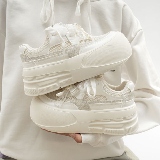 Damen Plattform Sneakers mit dekorativen Perlen und luftiger Mesh-Oberfläche EB