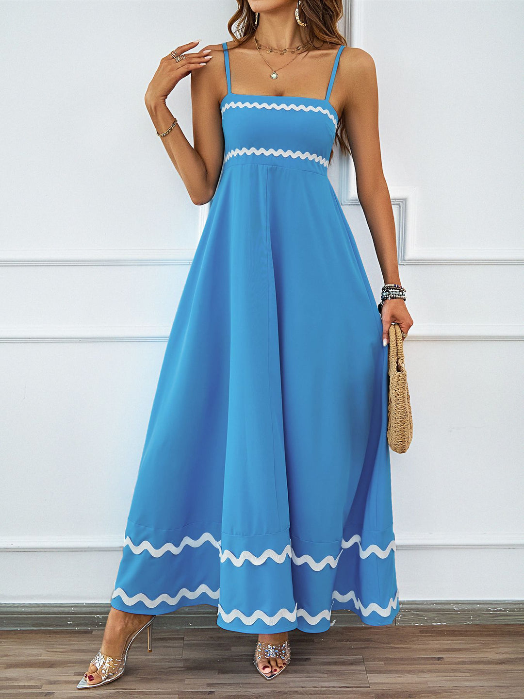 Damen Maxikleid mit schmalen Trägern und verspieltem Wellenmuster EB