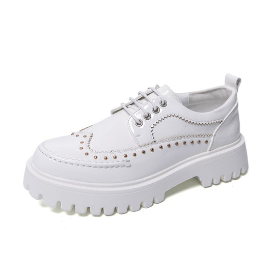 Damen Plateau-Brogue Derby mit markanter Profilsohle und Lacklederoptik EB