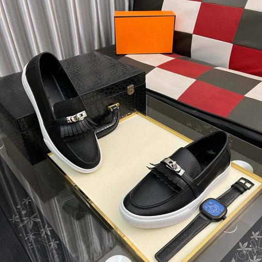 Damen Mokassins mit eleganter Ledernarbung und modischem Zierdetail EB