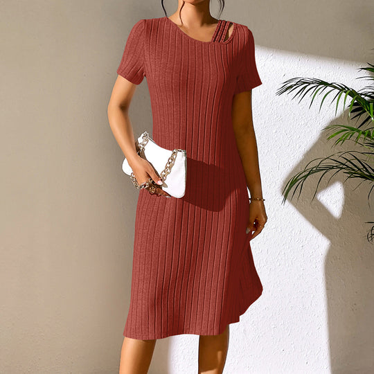 Damen Strickkleid mit modischem Ausschnitt und elastischem Material EB