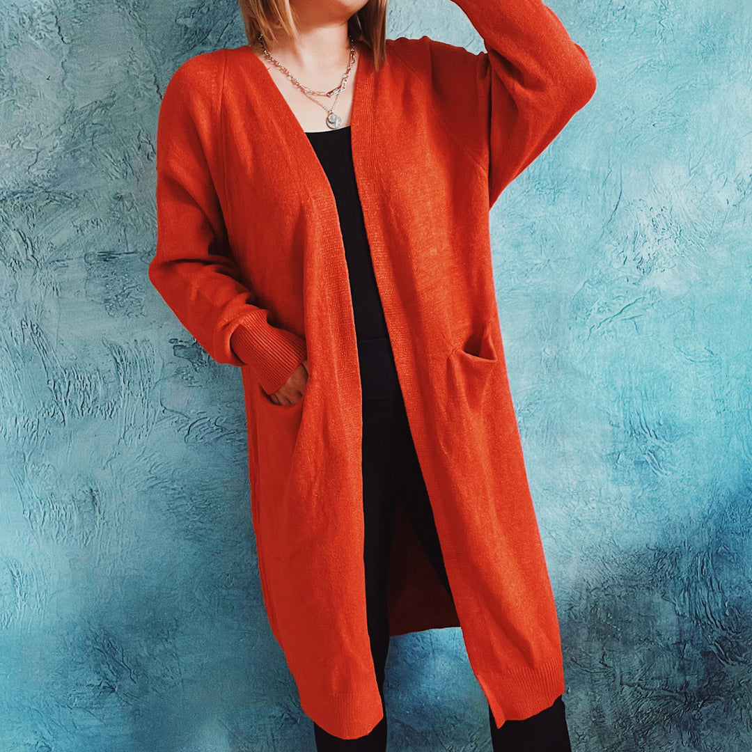Damen lässige Strickjacke mit tiefem Schnitt und praktischen Taschen EB