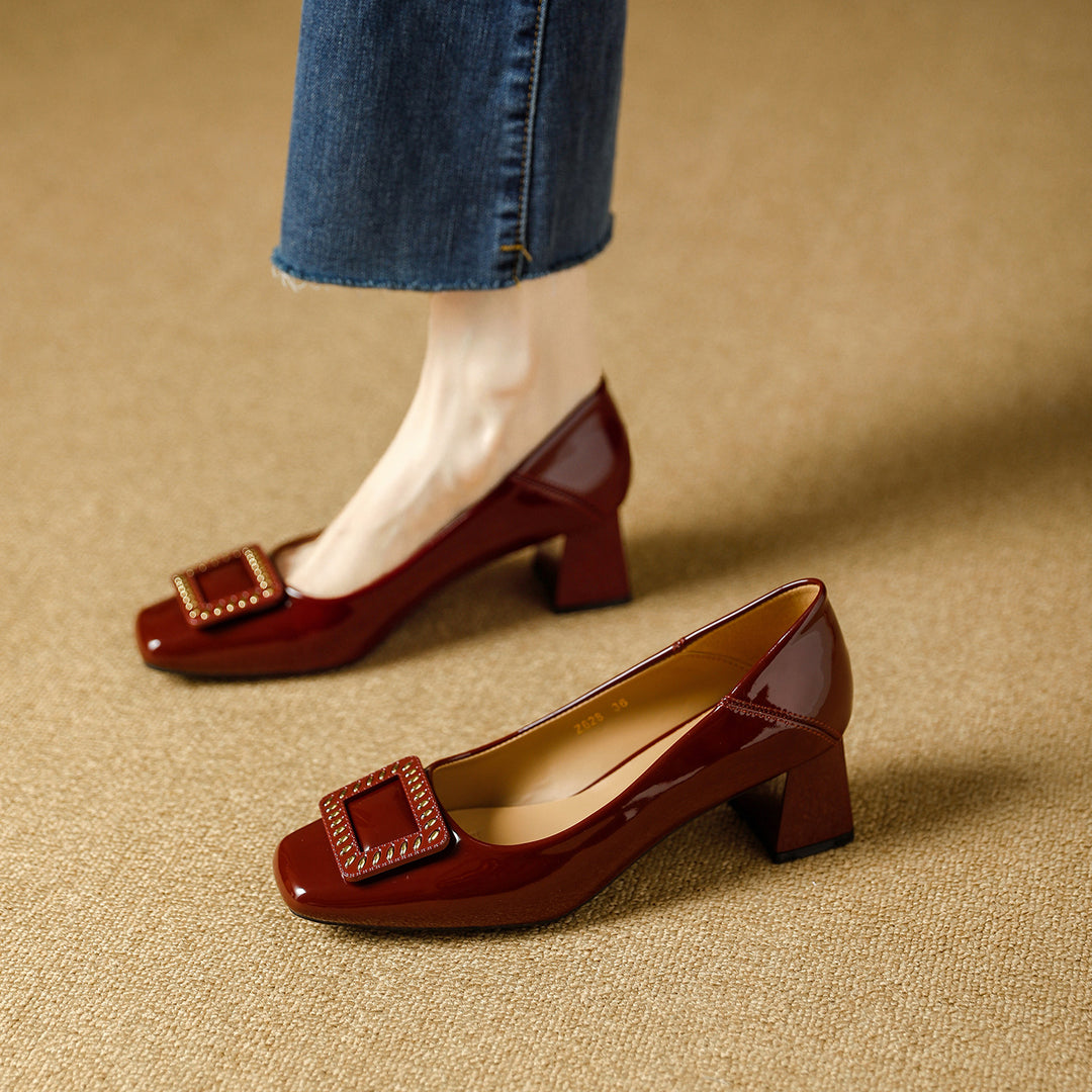 Damen Komfortable Pumps mit stylischem quadratischem Schmuckelement EB