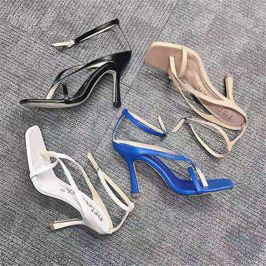 Damen nan filigrane Zehenring-Sandaletten mit quadratischer Zehenform, gekreuzten Riemen und feinem Stilettoabsatz EB