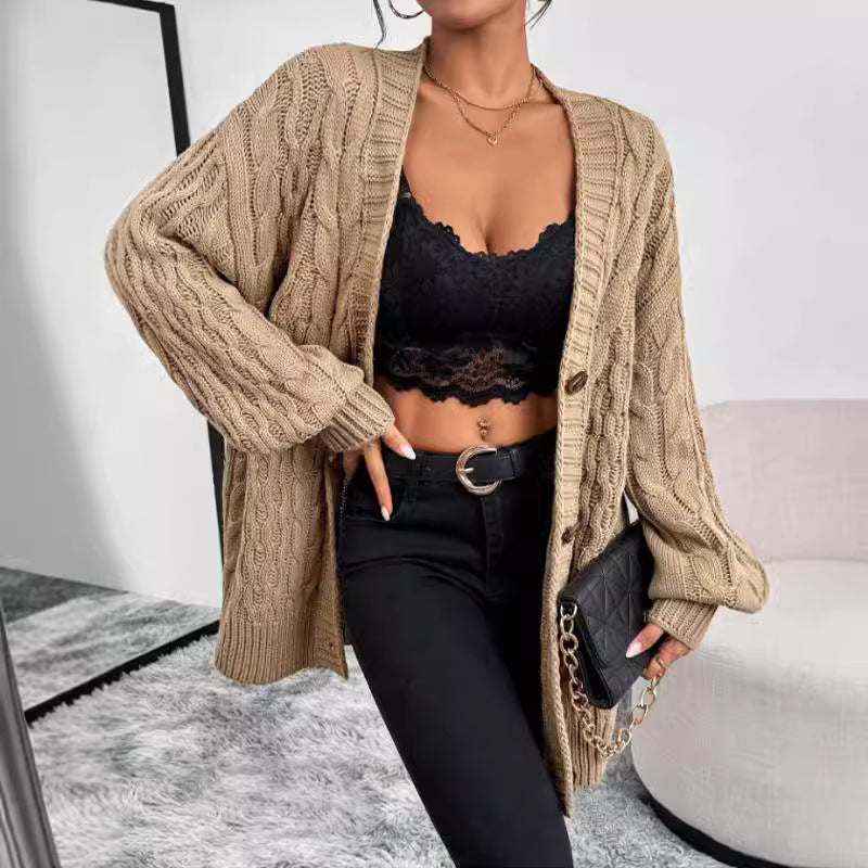 Damen Strickjacke mit hochwertiger Zopfmuster-Optik und praktischen Knopfdetails EB