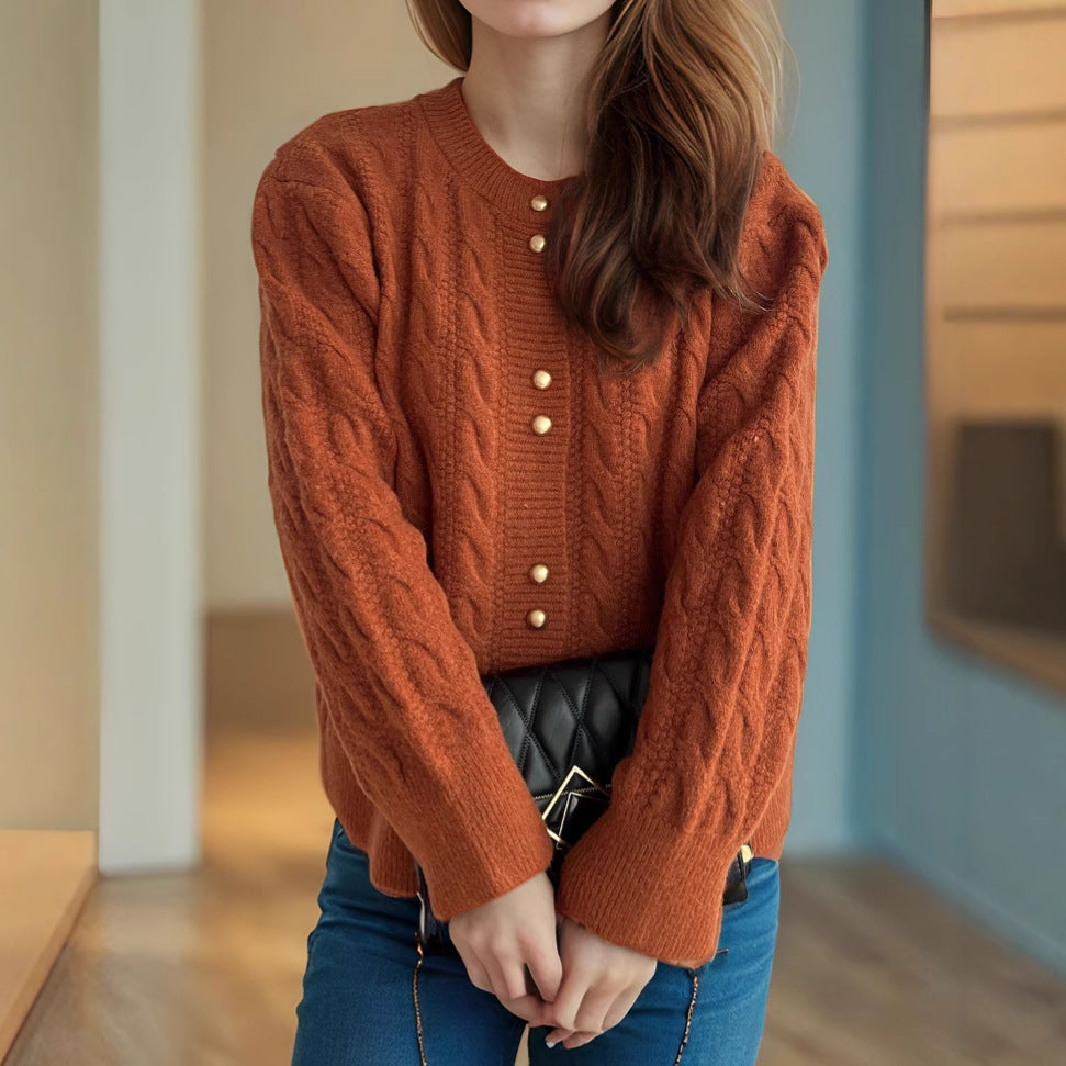 Damen Strickjacke mit eleganter Zopfmusterstruktur und dekorativen Knöpfen EB