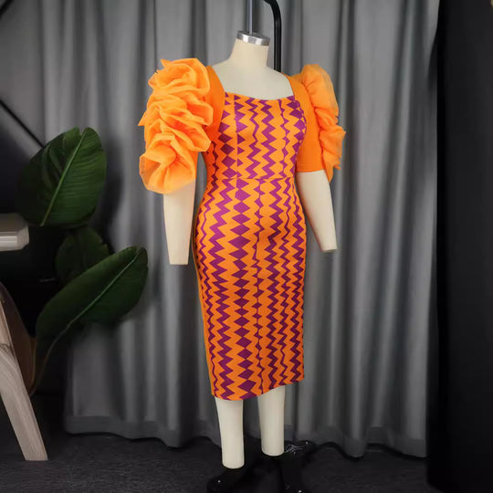 Damen figurbetontes Kleid mit auffälligen Volantärmeln und geometrischem Muster EB