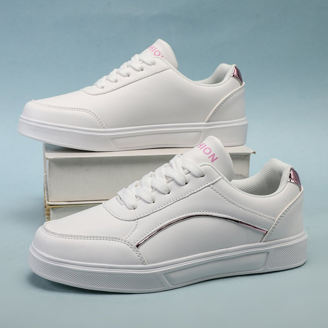 Damen nan niedrig geschnittener Kunstleder Sneaker mit holografischem Fersenbesatz EB