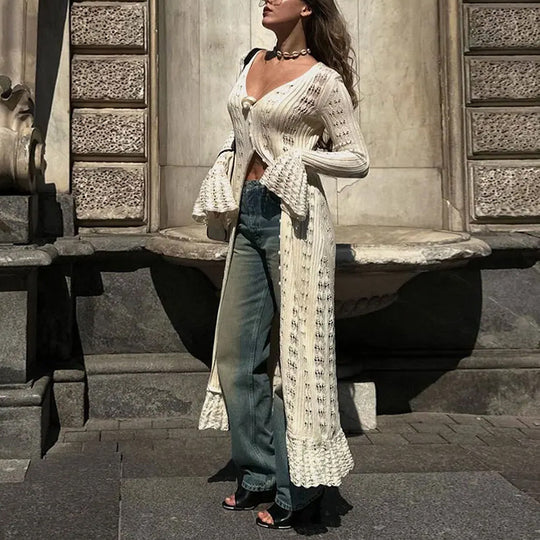 Damen Strickmaxikleid mit nostalgischem Lochmuster und elegantem V-Ausschnitt EB