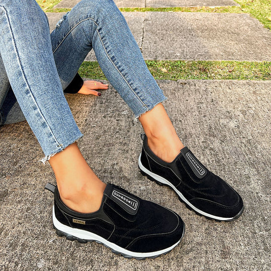 Damen  robuste Slip-On Outdoor-Sneaker mit Wildlederoptik, elastischem Schaft und profilierter Traktorsohle EB