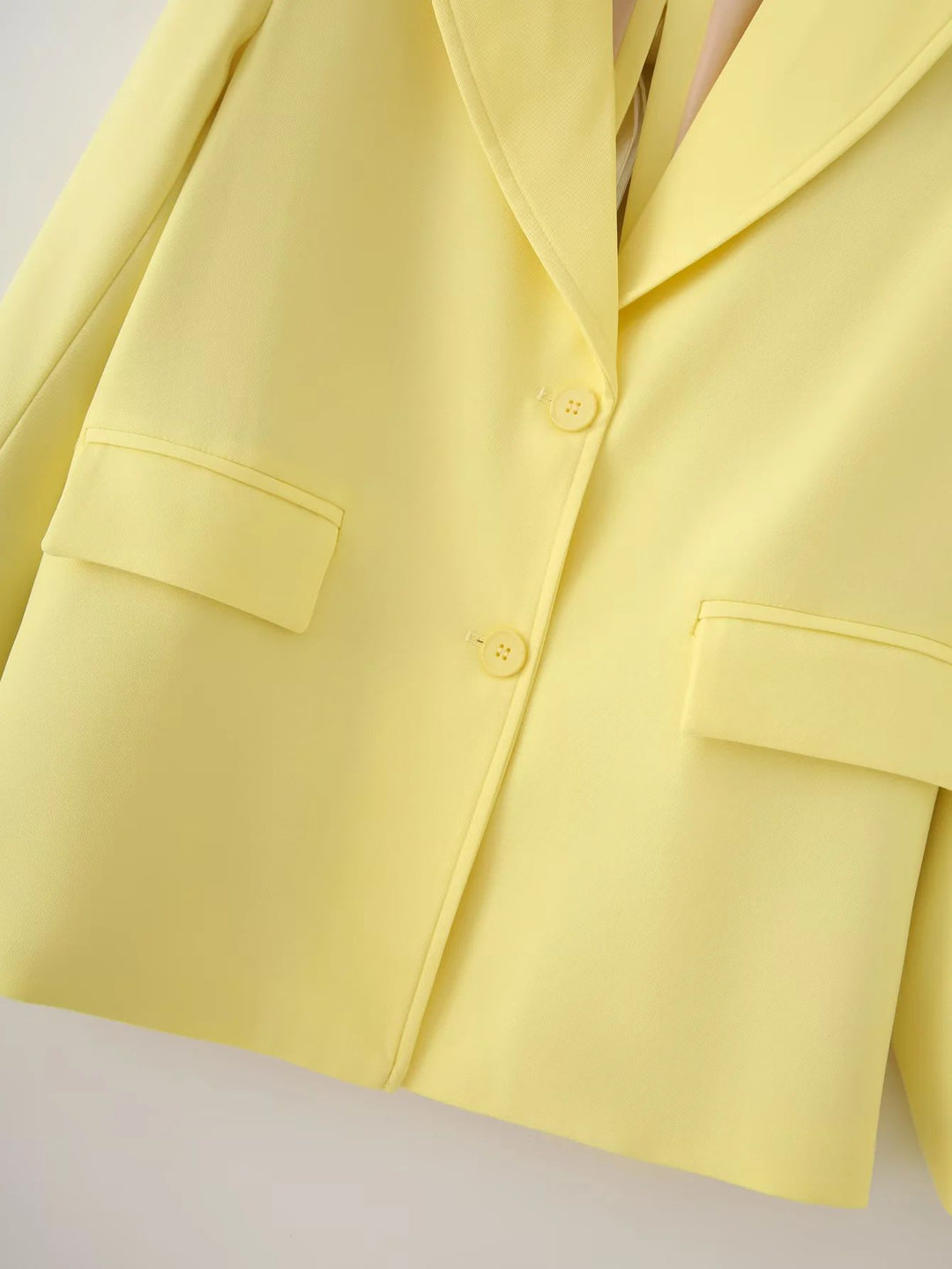 Damen Blazerjacke mit elegantem Schnitt und praktischen Taschen EB