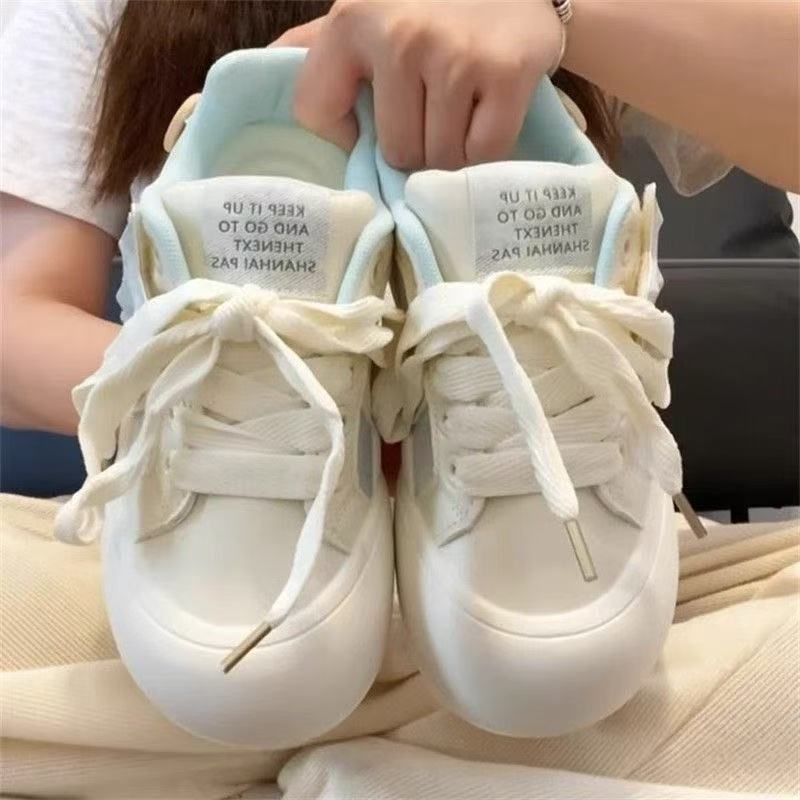 Damen Sneakers im sportlich-eleganten Design mit dekorativem Knopf und gepolsterter Innensohle EB