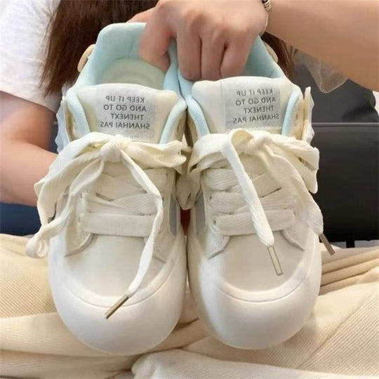 Damen Sneakers im sportlich-eleganten Design mit dekorativem Knopf und gepolsterter Innensohle EB