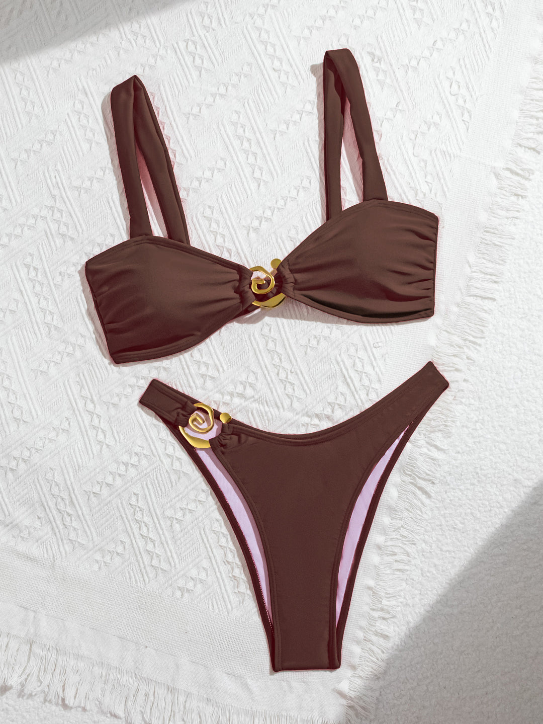 Damen Elegant geschnittenes Bikini-Set mit dekorativen Metallelementen EB