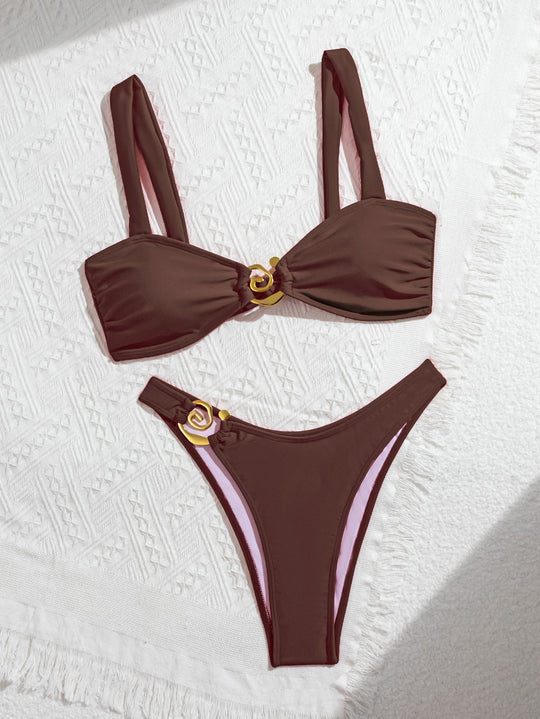 Damen Elegant geschnittenes Bikini-Set mit dekorativen Metallelementen EB
