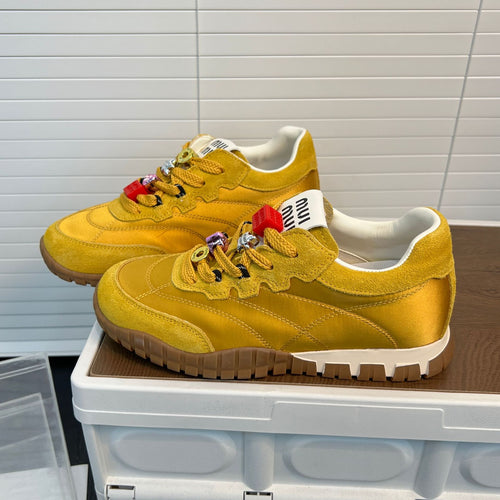 Damen modische Sneakers mit einzigartigem Schnürsystem und bequemem Fußbett EB