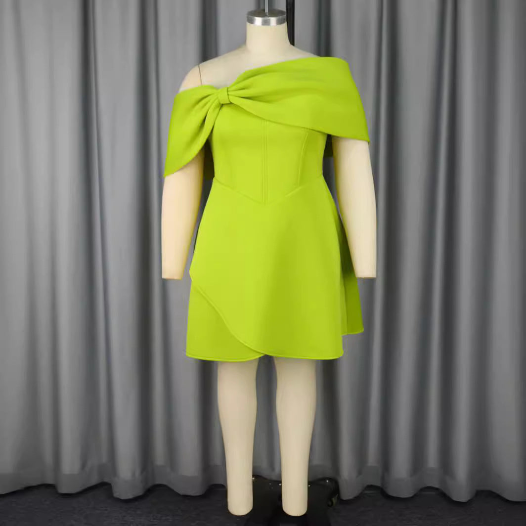 Damen elegantes Minikleid mit asymmetrischem Schnitt und voluminösem Überwurf EB