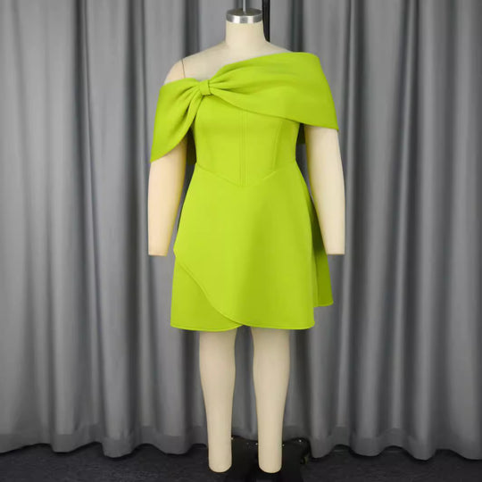 Damen elegantes Minikleid mit asymmetrischem Schnitt und voluminösem Überwurf EB