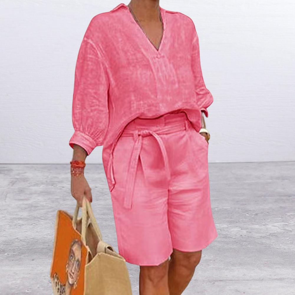 Damen lässiges Sommer-Outfit mit weitem Oberteil und Shorts EB