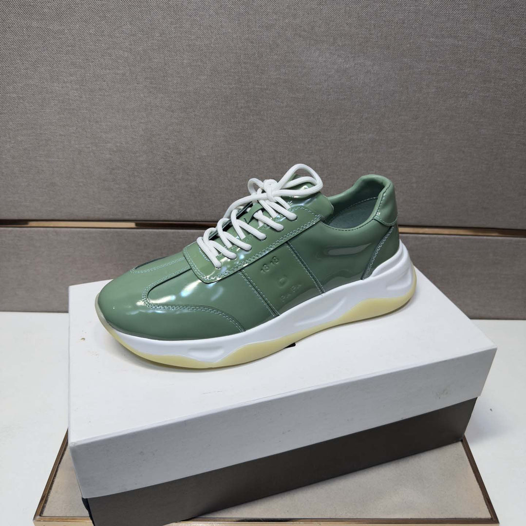 Damen Sportliche Sneakers mit modischem Glanzverschluss und dämpfender Sohle EB