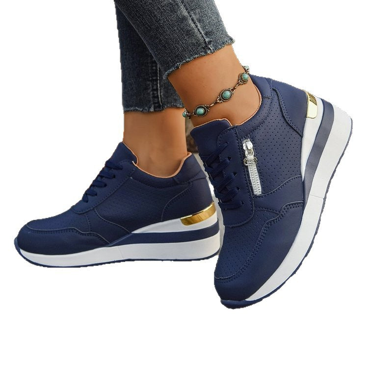 Damen Keil-Sneaker mit seitlichem Reißverschluss, perforiertem Obermaterial und ergonomischem Plateau-Fußbett EB