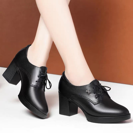 Damen Elegante Schnürpumps mit modernem Blockabsatz und geschmackvollem Dekor EB
