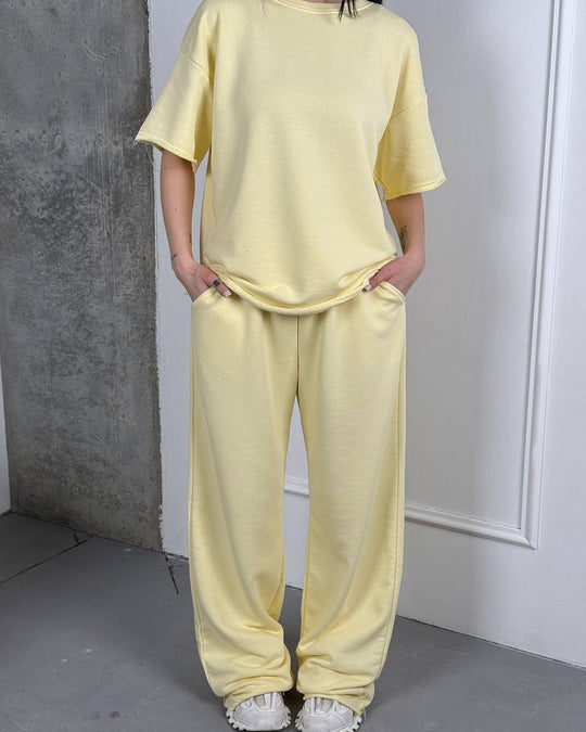 Damen weit geschnittenes Lounge Set mit weicher Sweatpants und boxy T Shirt EB
