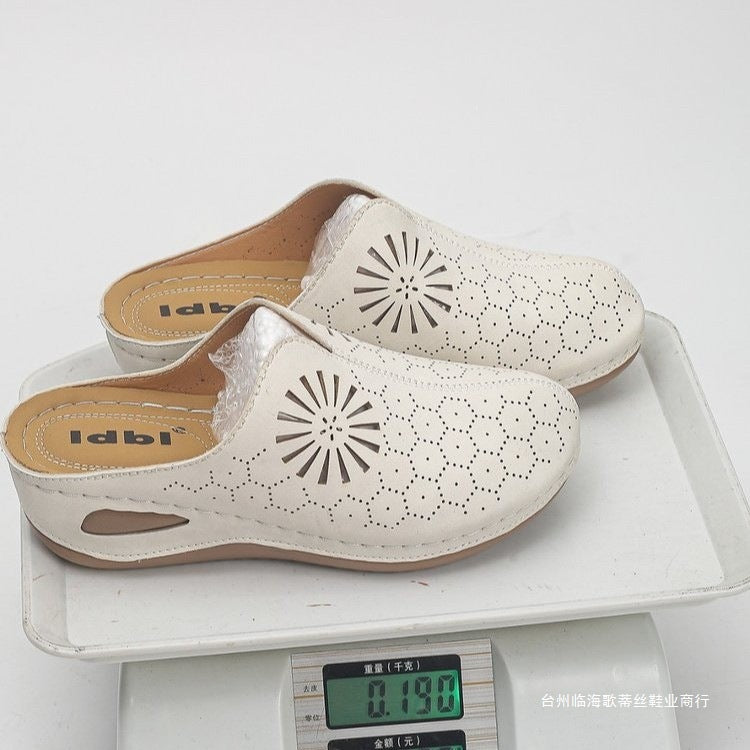 Damen Bequeme Perforierte Slipper-Mules mit Blumenstanzung und gepolstertem Fußbett EB
