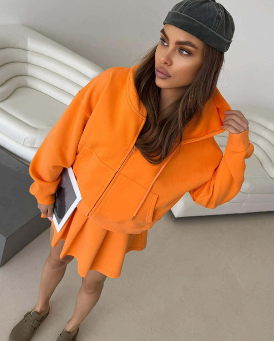 Damen Kurzzip-Kapuzenjacke mit plissiertem Minirock-Lounge-Set Eichborn Berlin