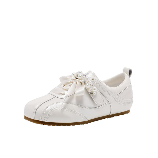 Damen flache Sneakers mit eleganter Perlenschmuck-Applikation EB