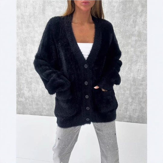 Damen Flauschiger Oversize-Cardigan mit tiefer V-Ausschnitt, Knopfleiste und Eingrifftaschen EB