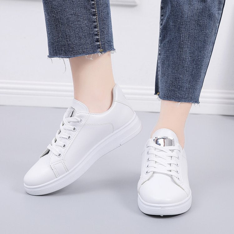 Damen nan urbaner Freizeit-Sneaker mit dezenter Rosenstickerei, erhöhtem Keilsohlenprofil und gepolstertem Komfortfußbett EB