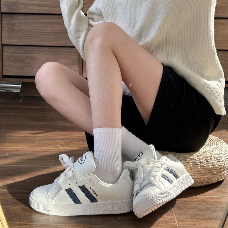 Damen Modische Sneakers mit stylischen Akzenten und rutschfester Sohle EB