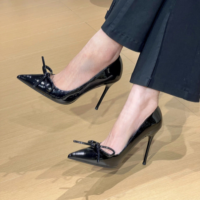 Damen elegante Pumps mit dekorativer Schleifenapplikation und hochglänzendem Finish EB